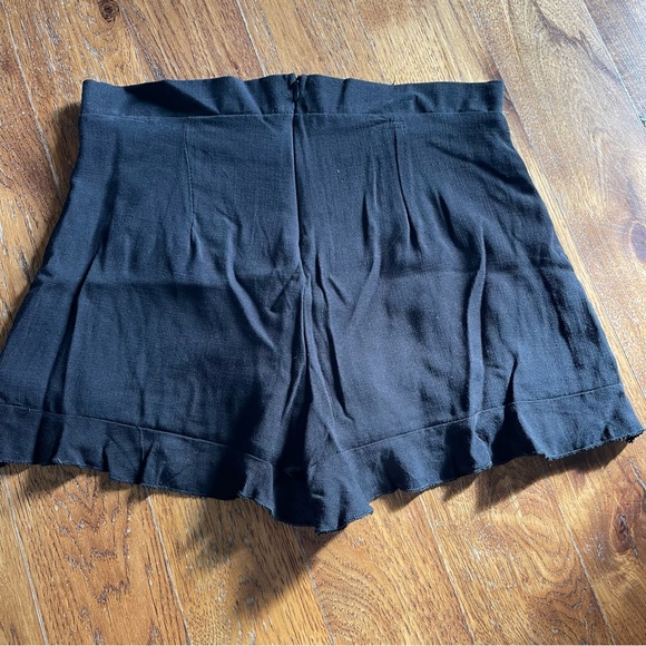 Altar’d State Women's Ruffle Hem Skorts black size small zipper in back - Picture 2 of 4